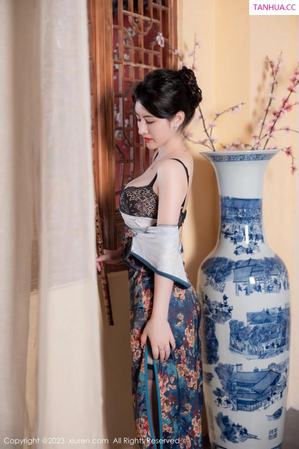 陈诗诗 诗诗 [XiuRen]高清写真图 2023.07.10 No.7051 诗诗kiki 旗袍黑丝第40张图片